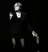 Eddie Izzard performs Shakespeare's Hamlet in strictly limited Chicago Shakespeare Theater engagement, April 19–May 4, 2024.