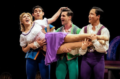Covid Safe; Kiss Me, Kate at The Marriott Theater brings back Broadway with a bang